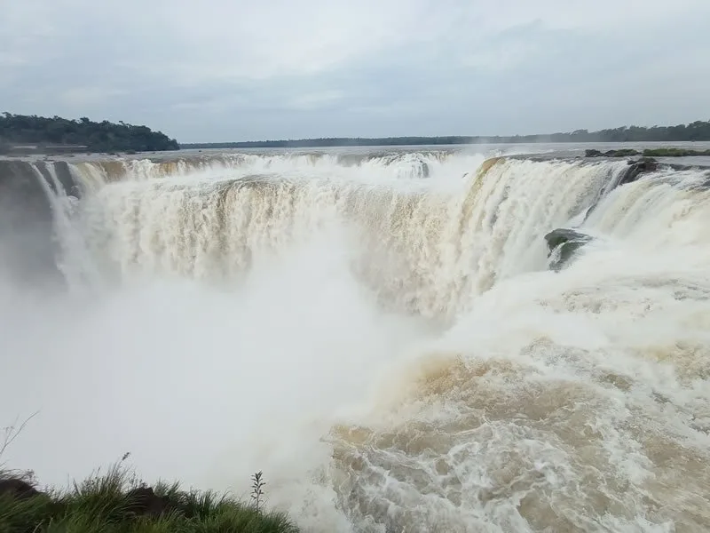 Recorriendo las Cataratas del Iguazú (2023)